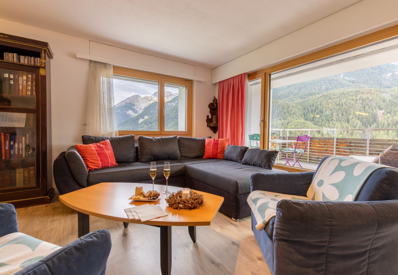 Ferienwohnung in Scuol - CHASA VISTA LISCHANA: HELLE, GROSSZÜGIGE 3.5 ZIMMERWOHNUNG MIT PANORAMAAUSSICHT IM ÖSTLICHEN DORFTEIL VON SCUOL