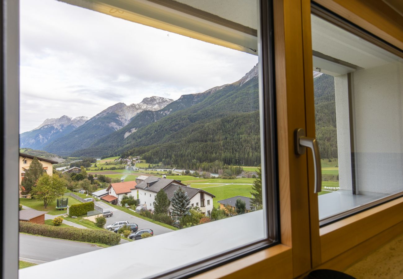 Ferienwohnung in Scuol - CHASA VISTA LISCHANA: HELLE, GROSSZÜGIGE 3.5 ZIMMERWOHNUNG MIT PANORAMAAUSSICHT IM ÖSTLICHEN DORFTEIL VON SCUOL