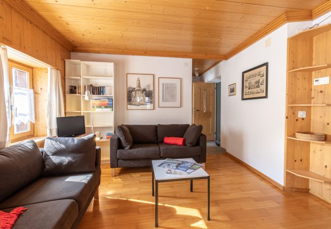 Ferienwohnung in Sent - Chasa Tredeschin: Ferienwohnung mit Stil im Dorfkern von Sent Ferienwohnung in Sent - Chasa Tredeschin: Ferienwohnung mit Stil im Dorfkern von Sent