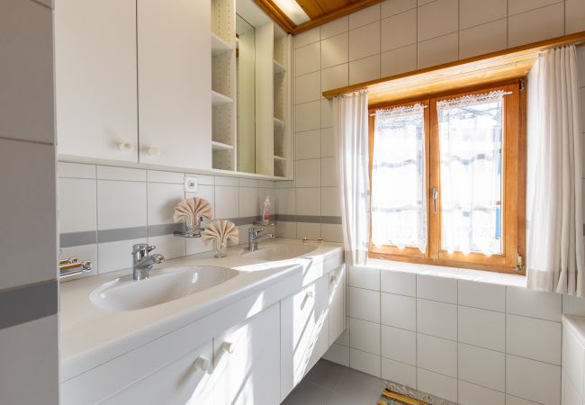Ferienwohnung in Sent - Chasa Tredeschin: Ferienwohnung mit Stil im Dorfkern von Sent Ferienwohnung in Sent - Chasa Tredeschin: Ferienwohnung mit Stil im Dorfkern von Sent