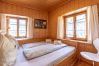 Ferienwohnung in Sent - Chasa Tredeschin: Ferienwohnung mit Stil im Dorfkern von Sent Ferienwohnung in Sent - Chasa Tredeschin: Ferienwohnung mit Stil im Dorfkern von Sent