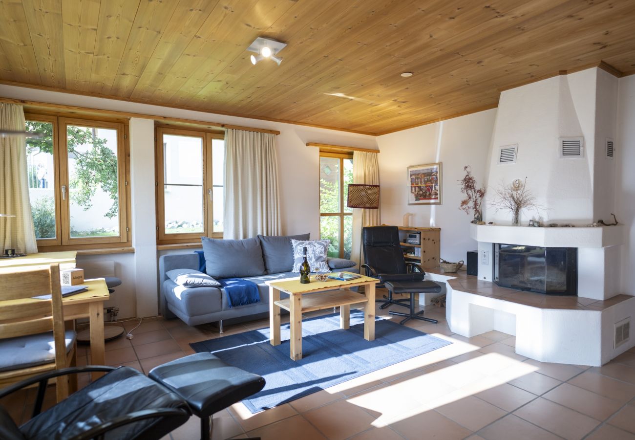 Ferienwohnung in Scuol - CHASA VAL 735C: RUHIGE, GEMÜTLICHE  3 ½ ZIMMERWOHNUNG MIT CHEMINEE UND PANORAMA AUF DEN NATIONALPARK