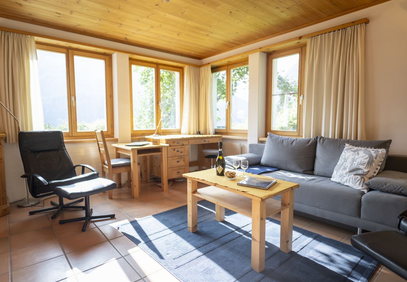 Ferienwohnung in Scuol - CHASA VAL 735C: RUHIGE, GEMÜTLICHE  3 ½ ZIMMERWOHNUNG MIT CHEMINEE UND PANORAMA AUF DEN NATIONALPARK