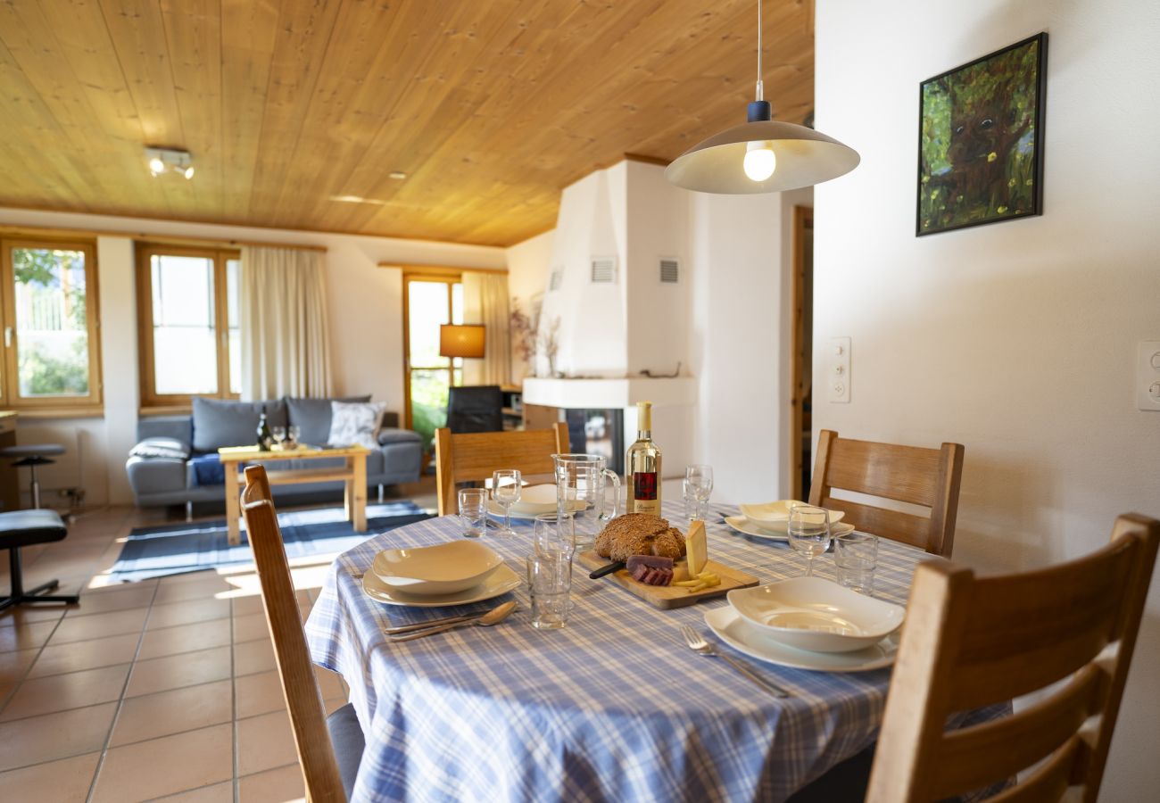 Ferienwohnung in Scuol - CHASA VAL 735C: RUHIGE, GEMÜTLICHE  3 ½ ZIMMERWOHNUNG MIT CHEMINEE UND PANORAMA AUF DEN NATIONALPARK