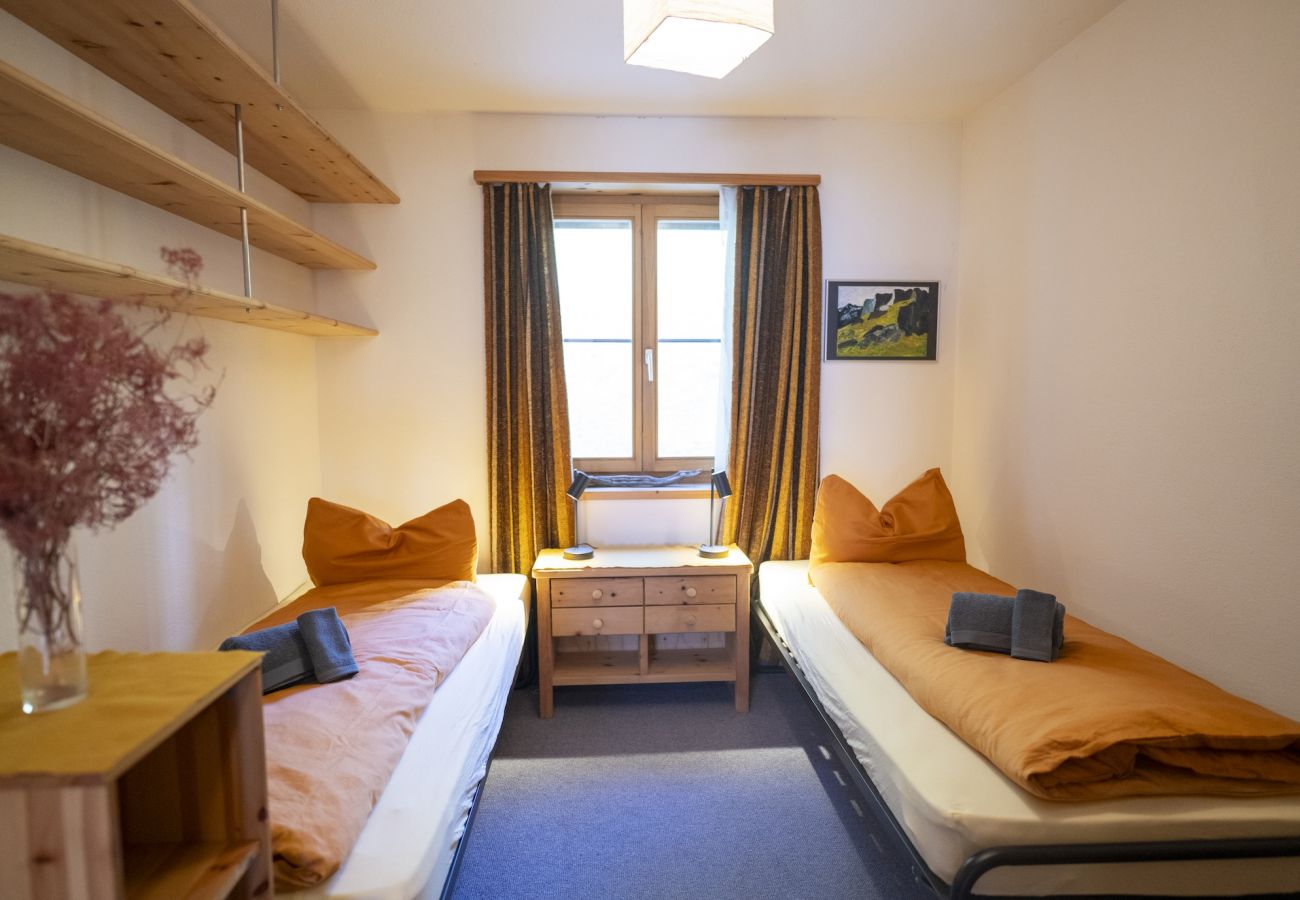 Ferienwohnung in Scuol - CHASA VAL 735C: RUHIGE, GEMÜTLICHE  3 ½ ZIMMERWOHNUNG MIT CHEMINEE UND PANORAMA AUF DEN NATIONALPARK