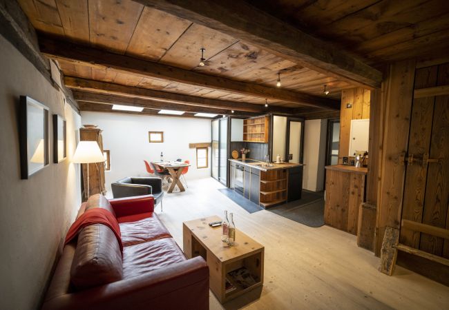 Ferienwohnung in Scuol - Chasa Engiadina OG: aussergewöhnliches Engadiner Haus mitten in Scuol Ferienwohnung in Scuol - Chasa Engiadina OG: aussergewöhnliches Engadiner Haus mitten in Scuol