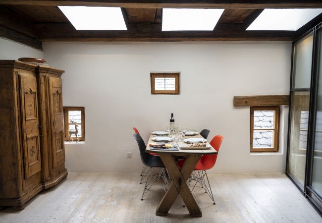 Ferienwohnung in Scuol - Chasa Engiadina OG: aussergewöhnliches Engadiner Haus mitten in Scuol Ferienwohnung in Scuol - Chasa Engiadina OG: aussergewöhnliches Engadiner Haus mitten in Scuol