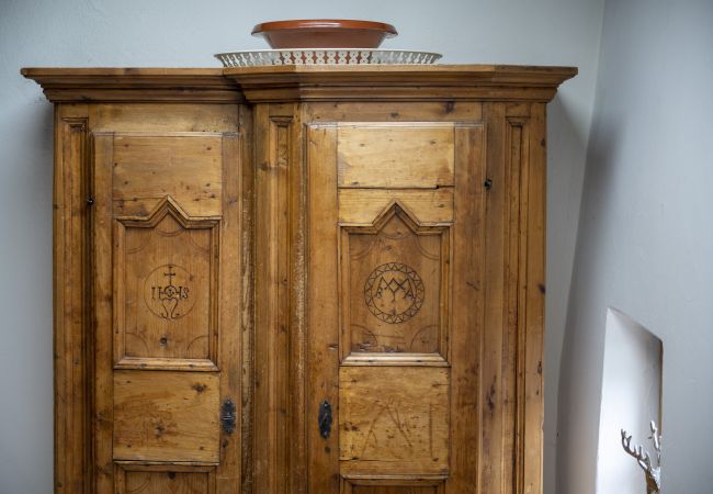 Ferienwohnung in Scuol - Chasa Engiadina OG: aussergewöhnliches Engadiner Haus mitten in Scuol Ferienwohnung in Scuol - Chasa Engiadina OG: aussergewöhnliches Engadiner Haus mitten in Scuol