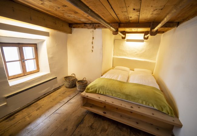 Ferienwohnung in Scuol - Chasa Engiadina OG: aussergewöhnliches Engadiner Haus mitten in Scuol Ferienwohnung in Scuol - Chasa Engiadina OG: aussergewöhnliches Engadiner Haus mitten in Scuol