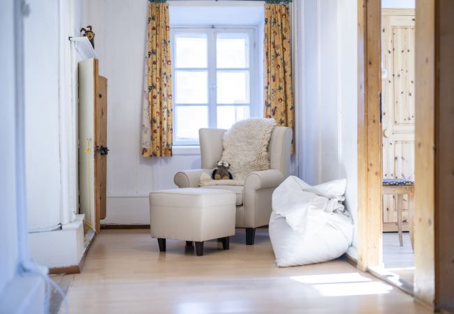 Ferienwohnung in Ardez - Chasa Campell: Die Wohnung ist im ersten Stock eines Engadinerhauses Ferienwohnung in Ardez - Chasa Campell: Die Wohnung ist im ersten Stock eines Engadinerhauses