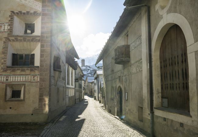 Ferienwohnung in Ardez - Chasa Campell: Die Wohnung ist im ersten Stock eines Engadinerhauses Ferienwohnung in Ardez - Chasa Campell: Die Wohnung ist im ersten Stock eines Engadinerhauses