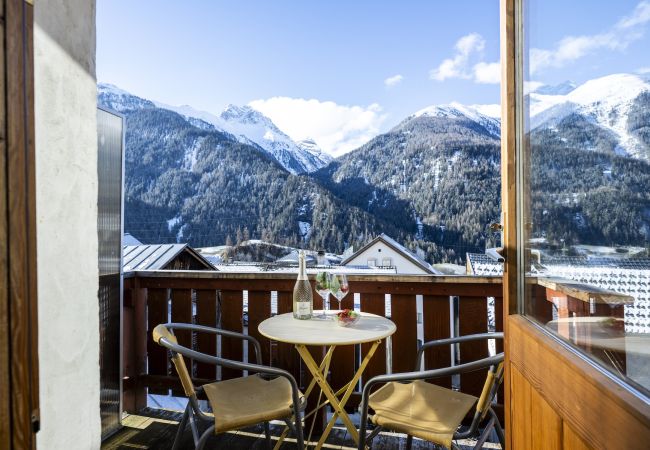 Ferienwohnung in Ardez - Chasa Campell: Die Wohnung ist im ersten Stock eines Engadinerhauses Ferienwohnung in Ardez - Chasa Campell: Die Wohnung ist im ersten Stock eines Engadinerhauses