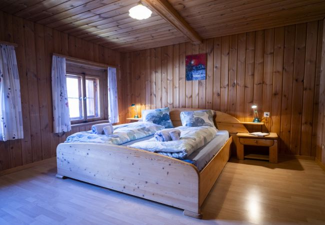Ferienwohnung in Ardez - Chasa Campell: Die Wohnung ist im ersten Stock eines Engadinerhauses Ferienwohnung in Ardez - Chasa Campell: Die Wohnung ist im ersten Stock eines Engadinerhauses
