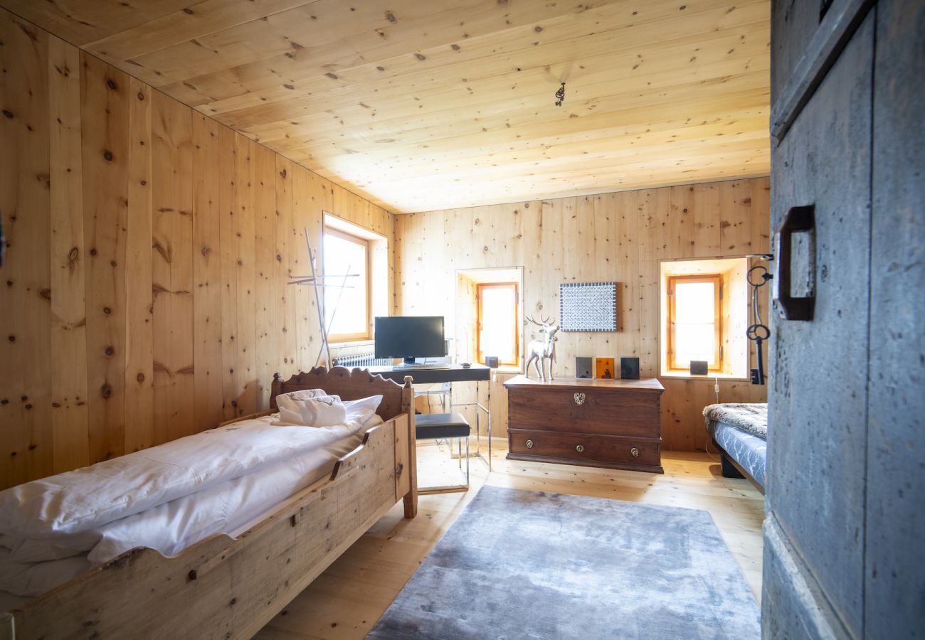 Ferienhaus in Ftan - Chasa Sömmi: Luxuriöses Engadinerhaus in Ftan mit Panorama-Terrasse