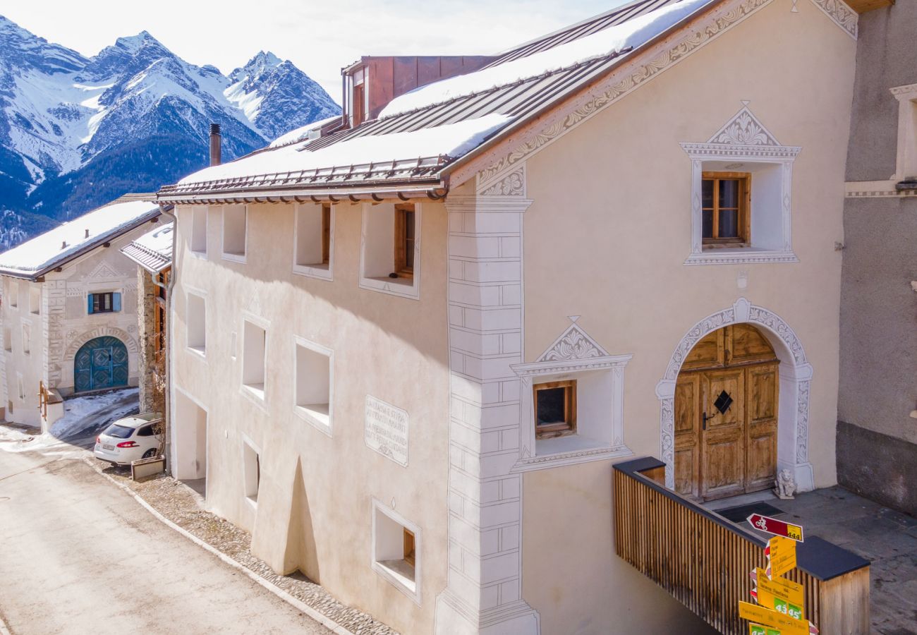 Ferienhaus in Ftan - Chasa Sömmi: Luxuriöses Engadinerhaus in Ftan mit Panorama-Terrasse