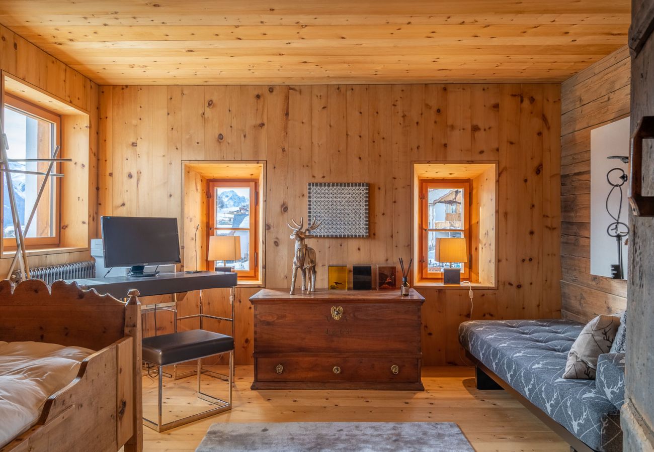 Ferienhaus in Ftan - Chasa Sömmi: Luxuriöses Engadinerhaus in Ftan mit Panorama-Terrasse