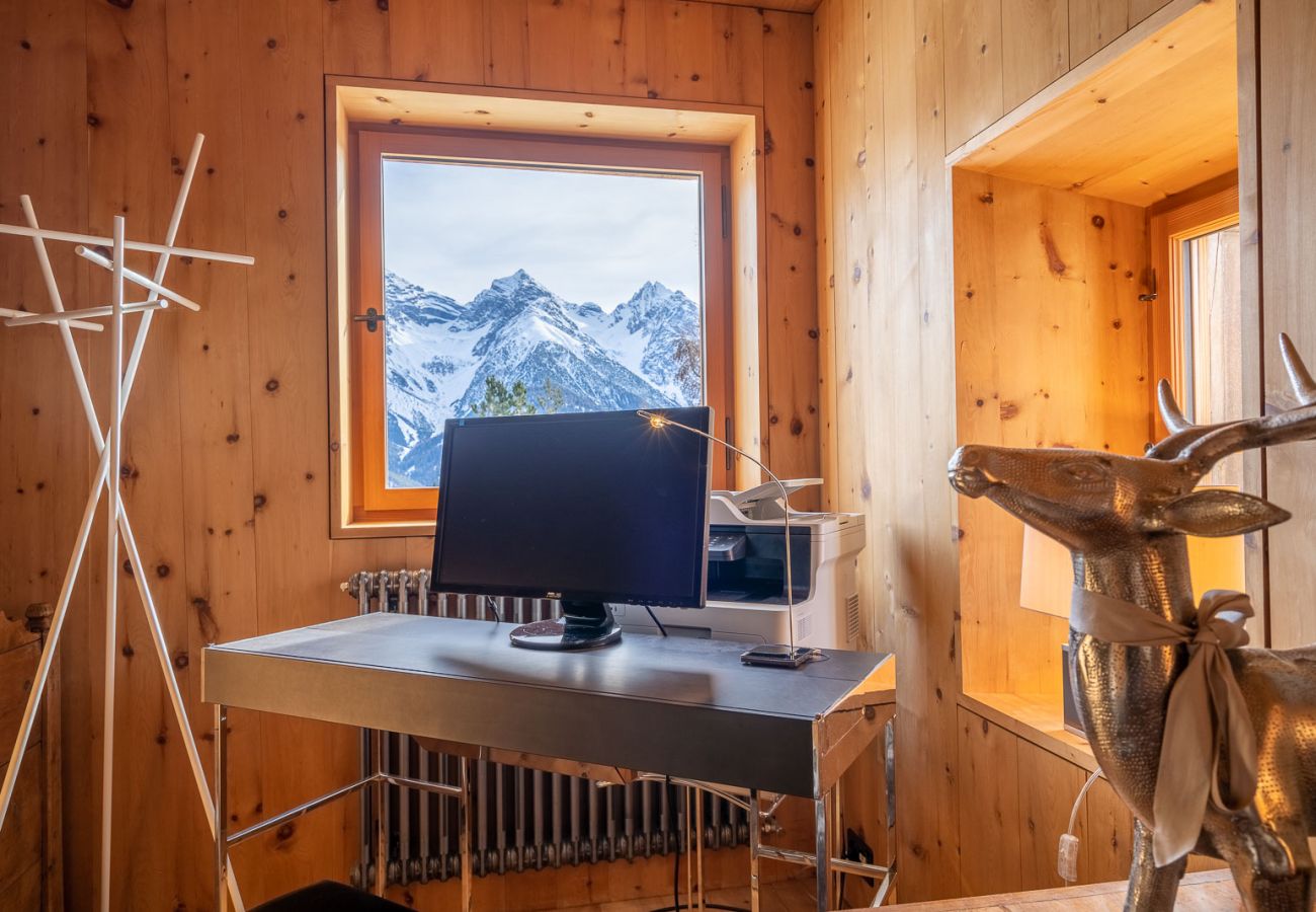 Ferienhaus in Ftan - Chasa Sömmi: Luxuriöses Engadinerhaus in Ftan mit Panorama-Terrasse