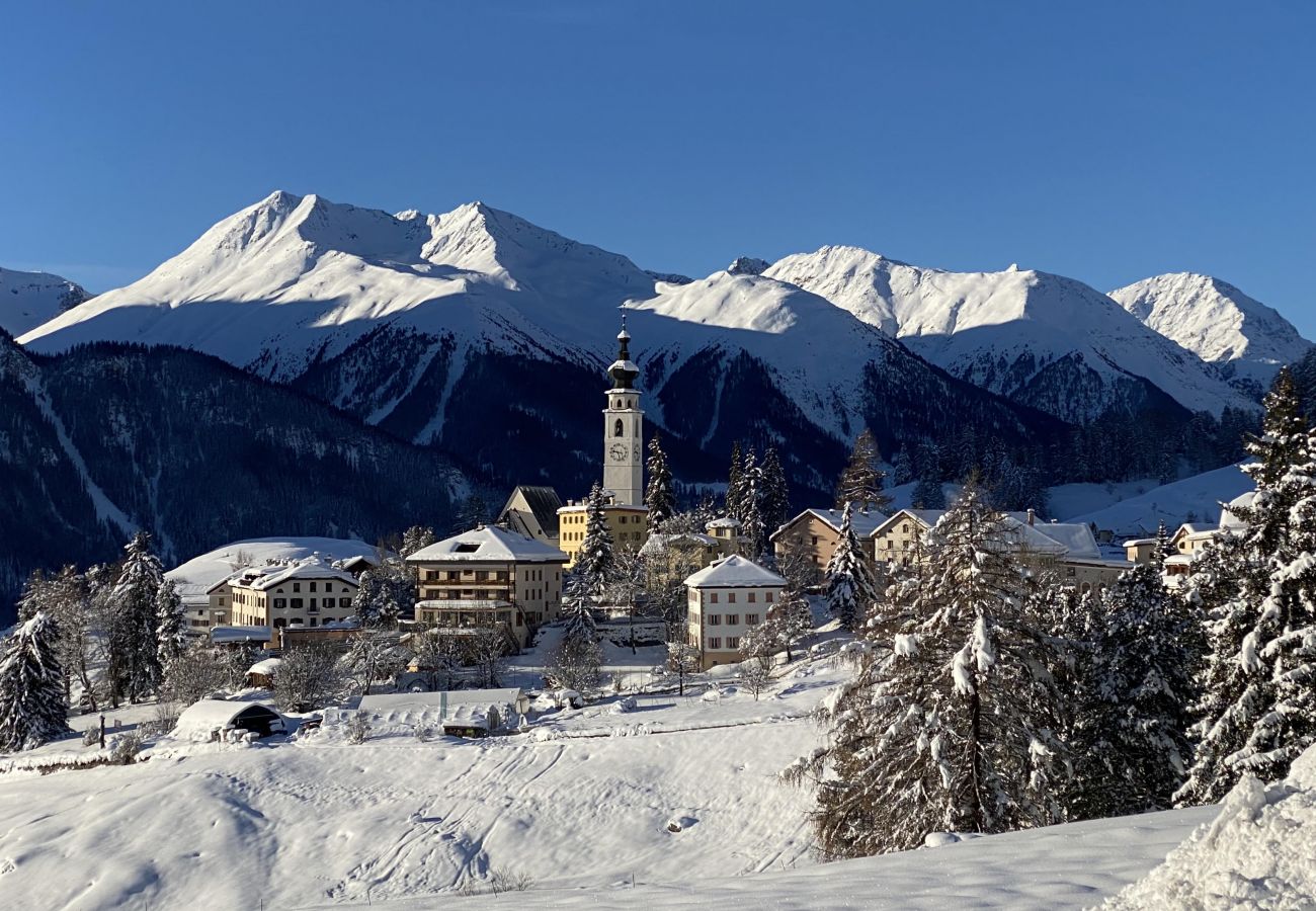 Ferienhaus in Ftan - Chasa Sömmi: Luxuriöses Engadinerhaus in Ftan mit Panorama-Terrasse