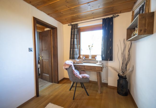 Chalet in Scuol - Meis Chalet: Luxuriöses, freistehendes Ferienhaus im Alpenchic-Stil mitten im Dorfzentrum von Scuol Chalet in Scuol - Meis Chalet: Luxuriöses, freistehendes Ferienhaus im Alpenchic-Stil mitten im Dorfzentrum von Scuol
