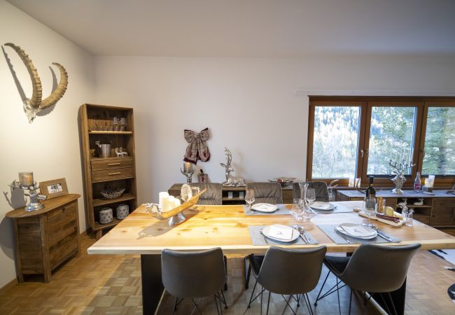 Chalet in Scuol - Meis Chalet: Luxuriöses, freistehendes Ferienhaus im Alpenchic-Stil mitten im Dorfzentrum von Scuol Chalet in Scuol - Meis Chalet: Luxuriöses, freistehendes Ferienhaus im Alpenchic-Stil mitten im Dorfzentrum von Scuol