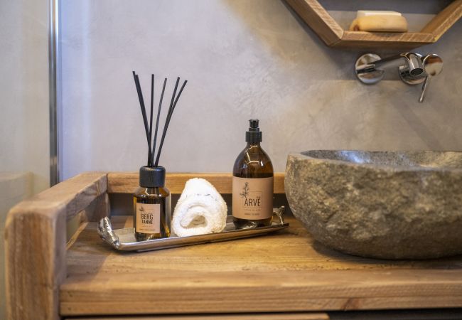 Chalet in Scuol - Meis Chalet: Luxuriöses, freistehendes Ferienhaus im Alpenchic-Stil mitten im Dorfzentrum von Scuol Chalet in Scuol - Meis Chalet: Luxuriöses, freistehendes Ferienhaus im Alpenchic-Stil mitten im Dorfzentrum von Scuol