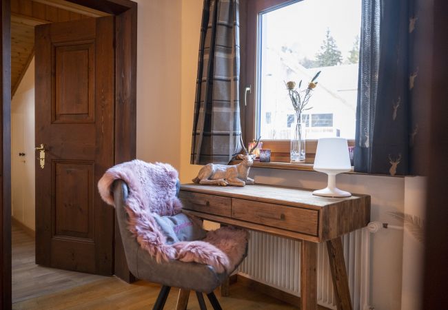 Chalet in Scuol - Meis Chalet: Luxuriöses, freistehendes Ferienhaus im Alpenchic-Stil mitten im Dorfzentrum von Scuol Chalet in Scuol - Meis Chalet: Luxuriöses, freistehendes Ferienhaus im Alpenchic-Stil mitten im Dorfzentrum von Scuol