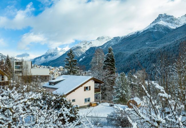Chalet in Scuol - Meis Chalet: Luxuriöses, freistehendes Ferienhaus im Alpenchic-Stil mitten im Dorfzentrum von Scuol Chalet in Scuol - Meis Chalet: Luxuriöses, freistehendes Ferienhaus im Alpenchic-Stil mitten im Dorfzentrum von Scuol