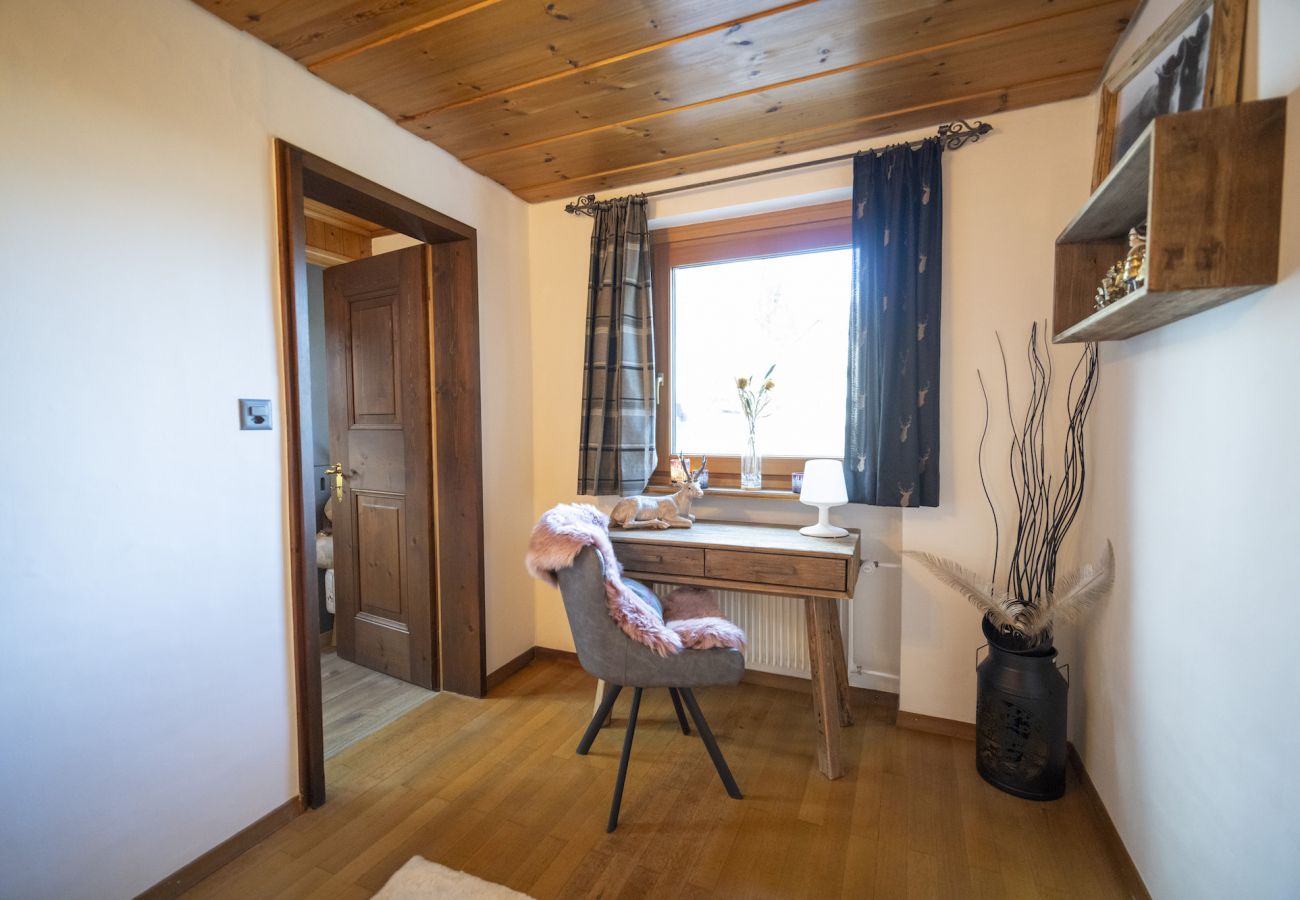 Chalet in Scuol - MEIS CHALET: LUXURIÖSES, FREISTEHENDES 5.5 ZIMMER-HAUS, MITTEN IM DORFZENTRUM VON SCUOL IM ALPENCHIC-STIL