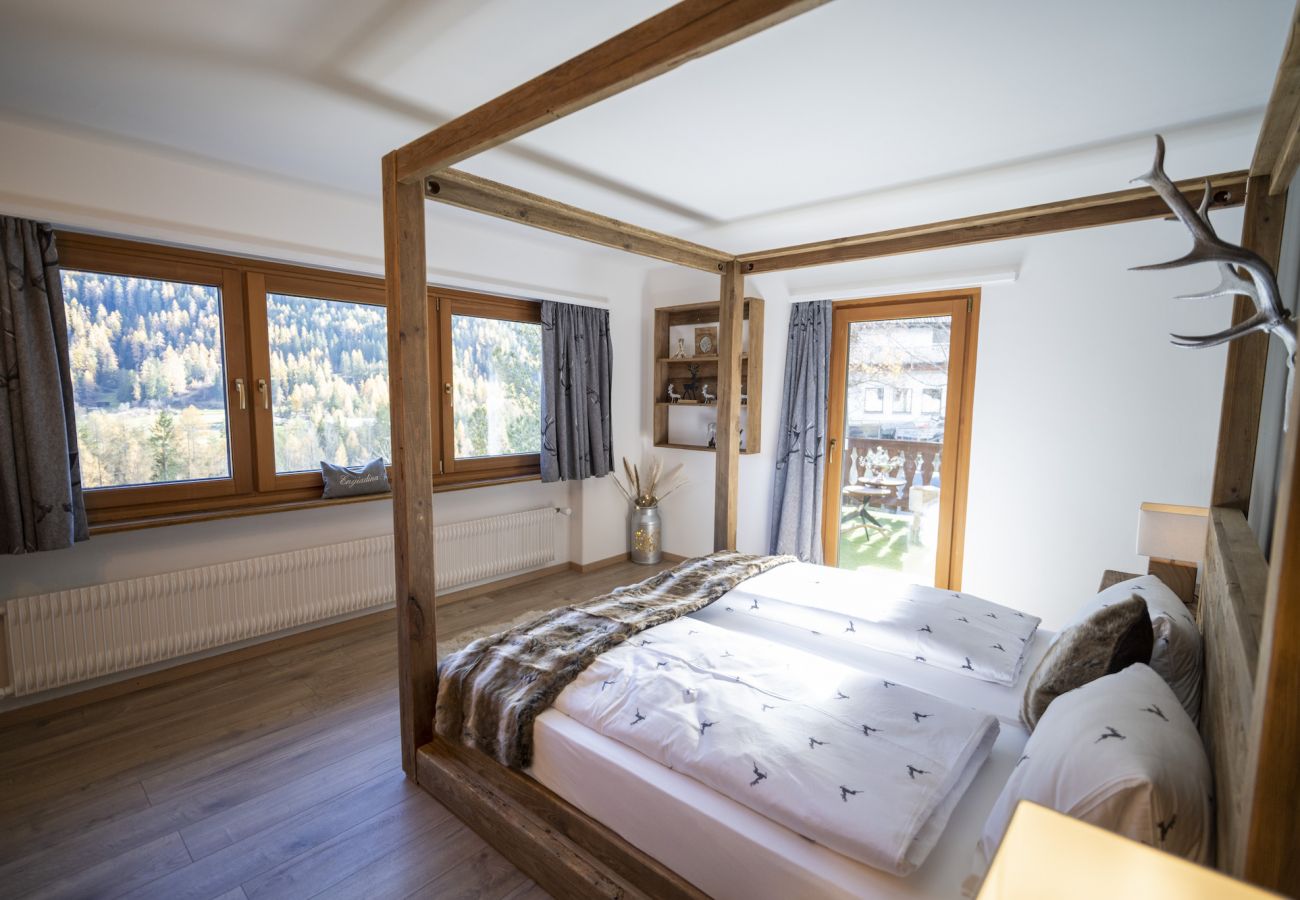 Chalet in Scuol - Meis Chalet: Luxuriöses, freistehendes Ferienhaus im Alpenchic-Stil mitten im Dorfzentrum von Scuol