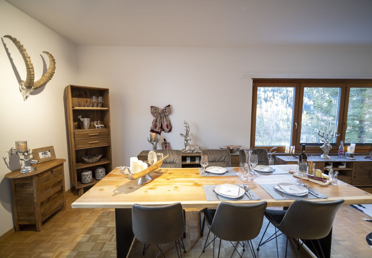 Chalet in Scuol - MEIS CHALET: LUXURIÖSES, FREISTEHENDES 5.5 ZIMMER-HAUS, MITTEN IM DORFZENTRUM VON SCUOL IM ALPENCHIC-STIL