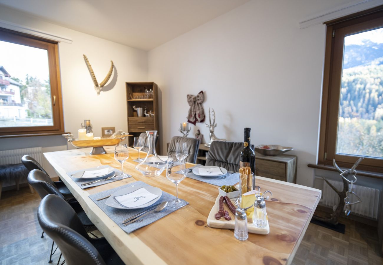 Chalet in Scuol - MEIS CHALET: LUXURIÖSES, FREISTEHENDES 5.5 ZIMMER-HAUS, MITTEN IM DORFZENTRUM VON SCUOL IM ALPENCHIC-STIL