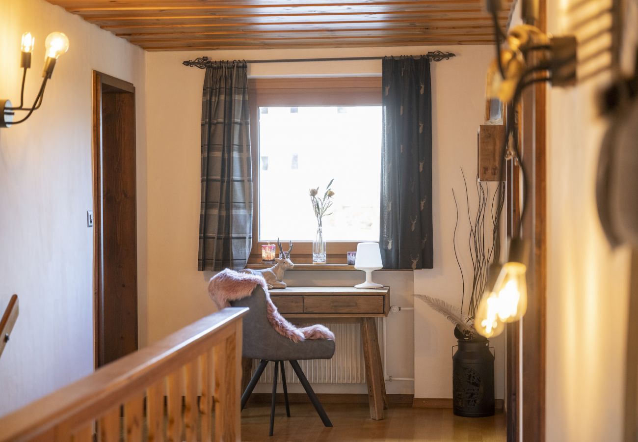 Chalet in Scuol - MEIS CHALET: LUXURIÖSES, FREISTEHENDES 5.5 ZIMMER-HAUS, MITTEN IM DORFZENTRUM VON SCUOL IM ALPENCHIC-STIL