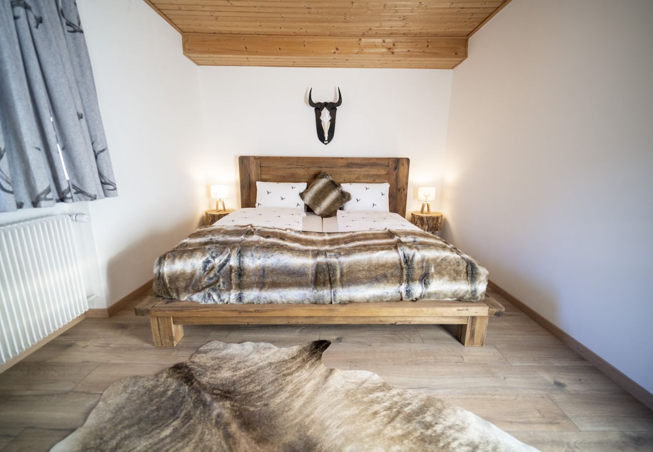 Chalet in Scuol - MEIS CHALET: LUXURIÖSES, FREISTEHENDES 5.5 ZIMMER-HAUS, MITTEN IM DORFZENTRUM VON SCUOL IM ALPENCHIC-STIL