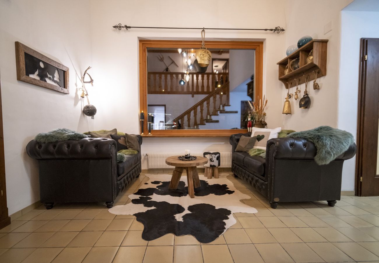 Chalet in Scuol - MEIS CHALET: LUXURIÖSES, FREISTEHENDES 5.5 ZIMMER-HAUS, MITTEN IM DORFZENTRUM VON SCUOL IM ALPENCHIC-STIL