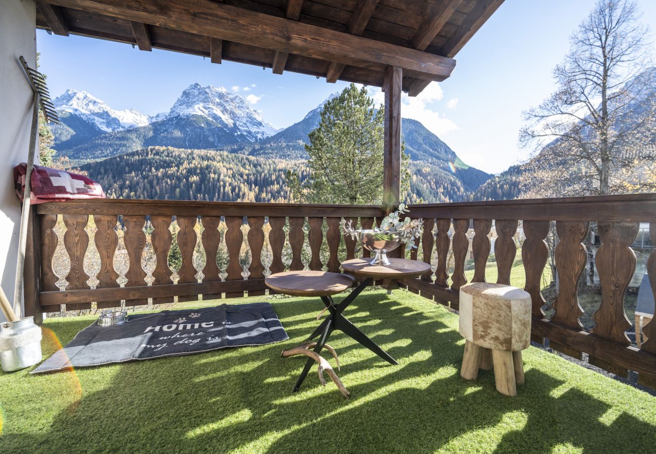 Chalet in Scuol - Meis Chalet: Luxuriöses, freistehendes Ferienhaus im Alpenchic-Stil mitten im Dorfzentrum von Scuol