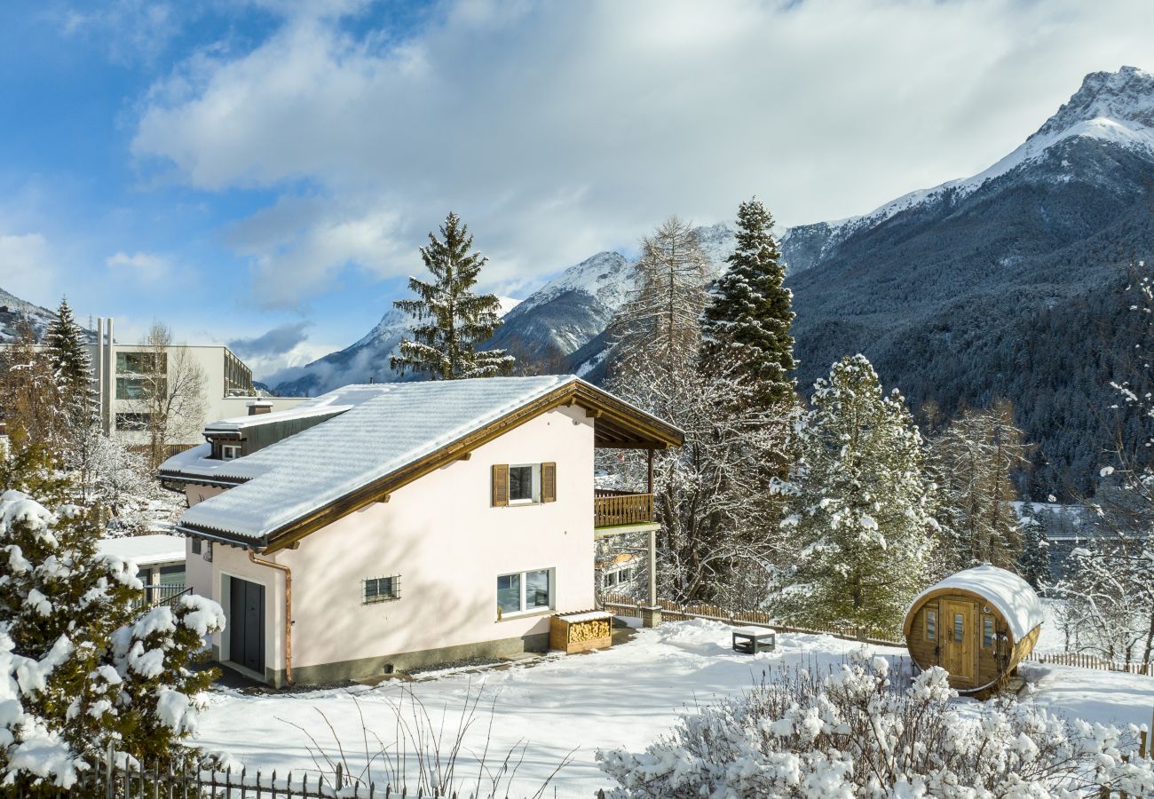 Chalet in Scuol - MEIS CHALET: LUXURIÖSES, FREISTEHENDES 5.5 ZIMMER-HAUS, MITTEN IM DORFZENTRUM VON SCUOL IM ALPENCHIC-STIL