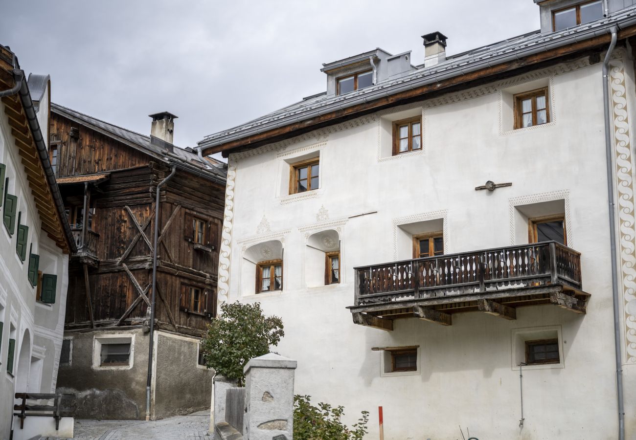 Ferienhaus in Ardez - CHASA RIATSCH: RENOVIERTES ENGADINER HAUS MITTEN IM DORFKERN VON ARDEZ