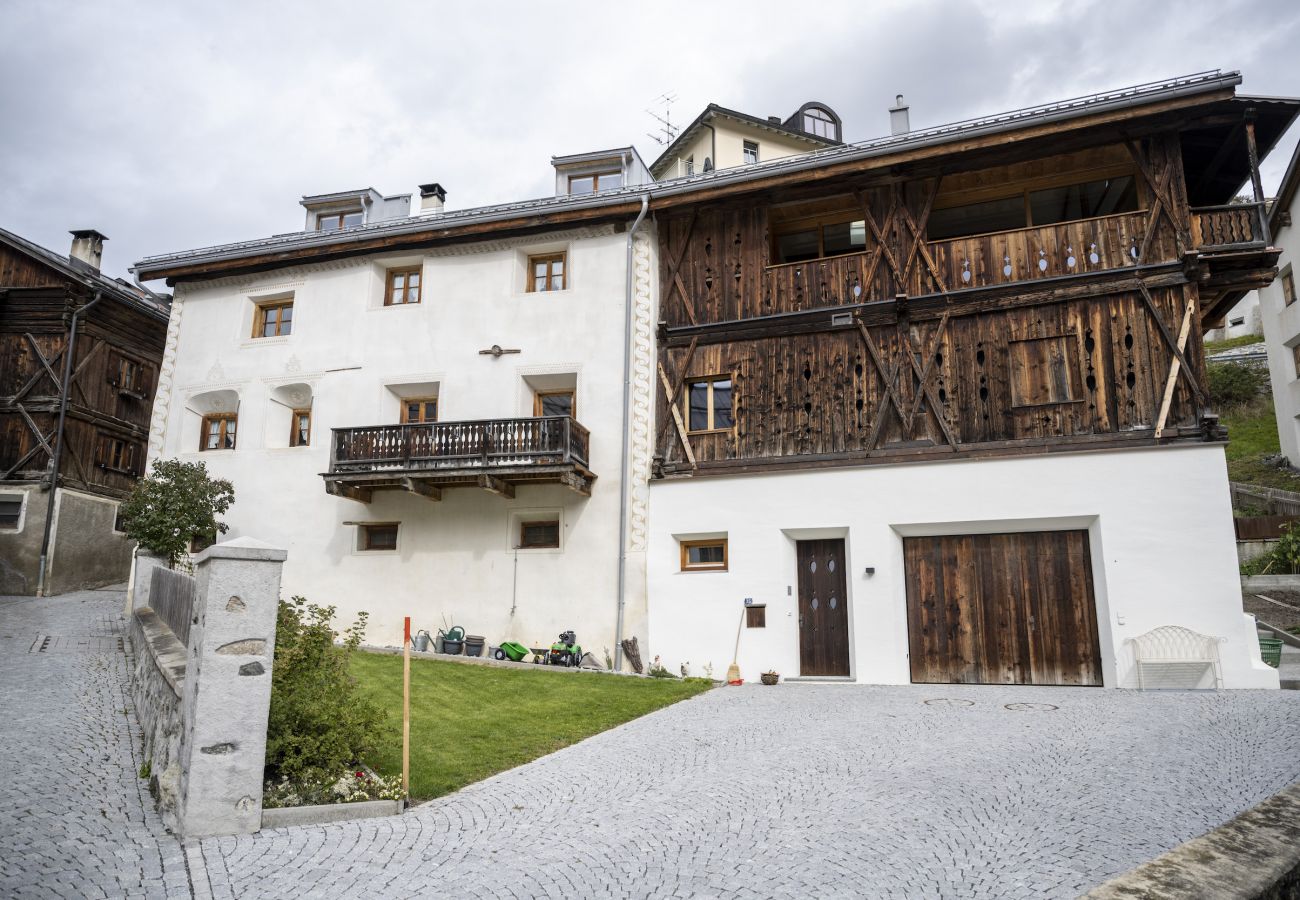 Ferienhaus in Ardez - CHASA RIATSCH: RENOVIERTES ENGADINER HAUS MITTEN IM DORFKERN VON ARDEZ