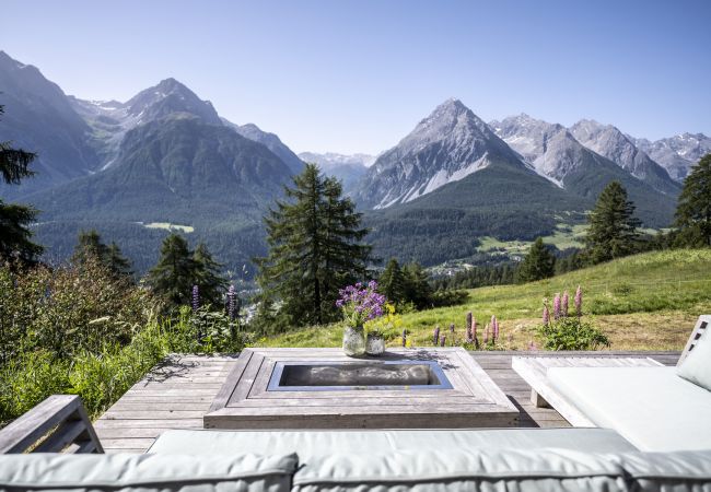 Chalet in Scuol - Bergchalet Flöna: Luxuriöses freistehendes 5 Zimmer-Chalet an der Pist mit Hotpot & Sauna Chalet in Scuol - Bergchalet Flöna: Luxuriöses freistehendes 5 Zimmer-Chalet an der Pist mit Hotpot & Sauna