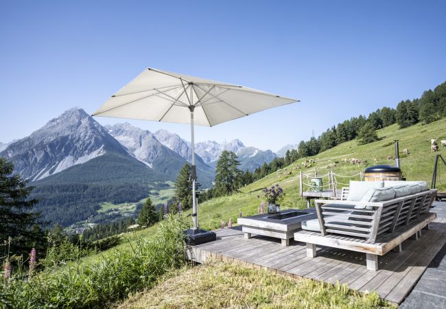 Chalet in Scuol - Bergchalet Flöna: Luxuriöses freistehendes 5 Zimmer-Chalet an der Pist mit Hotpot & Sauna Chalet in Scuol - Bergchalet Flöna: Luxuriöses freistehendes 5 Zimmer-Chalet an der Pist mit Hotpot & Sauna
