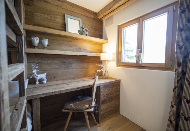 Chalet in Scuol - Bergchalet Flöna: Luxuriöses freistehendes 5 Zimmer-Chalet an der Pist mit Hotpot & Sauna Chalet in Scuol - Bergchalet Flöna: Luxuriöses freistehendes 5 Zimmer-Chalet an der Pist mit Hotpot & Sauna