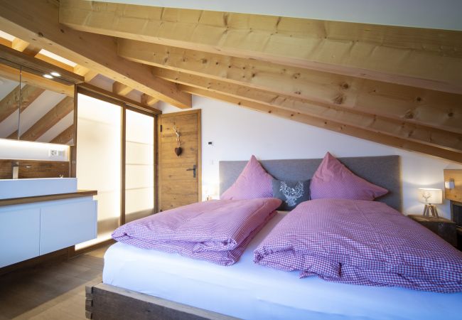 Chalet in Scuol - Bergchalet Flöna: Luxuriöses freistehendes 5 Zimmer-Chalet an der Pist mit Hotpot & Sauna Chalet in Scuol - Bergchalet Flöna: Luxuriöses freistehendes 5 Zimmer-Chalet an der Pist mit Hotpot & Sauna