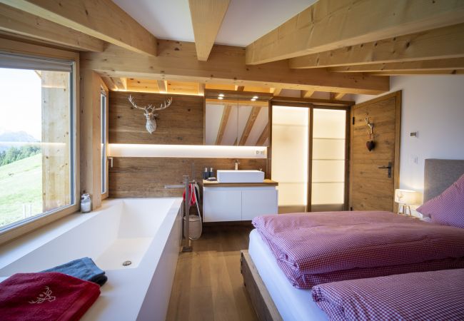 Chalet in Scuol - Bergchalet Flöna: Luxuriöses freistehendes 5 Zimmer-Chalet an der Pist mit Hotpot & Sauna Chalet in Scuol - Bergchalet Flöna: Luxuriöses freistehendes 5 Zimmer-Chalet an der Pist mit Hotpot & Sauna