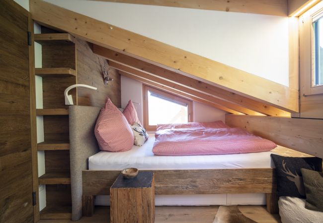 Chalet in Scuol - Bergchalet Flöna: Luxuriöses freistehendes 5 Zimmer-Chalet an der Pist mit Hotpot & Sauna Chalet in Scuol - Bergchalet Flöna: Luxuriöses freistehendes 5 Zimmer-Chalet an der Pist mit Hotpot & Sauna