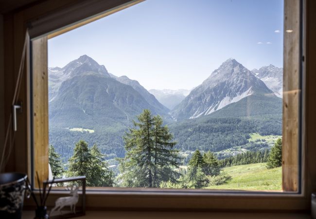 Chalet in Scuol - Bergchalet Flöna: Luxuriöses freistehendes 5 Zimmer-Chalet an der Pist mit Hotpot & Sauna Chalet in Scuol - Bergchalet Flöna: Luxuriöses freistehendes 5 Zimmer-Chalet an der Pist mit Hotpot & Sauna