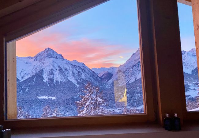 Chalet in Scuol - Bergchalet Flöna: Luxuriöses freistehendes 5 Zimmer-Chalet an der Pist mit Hotpot & Sauna Chalet in Scuol - Bergchalet Flöna: Luxuriöses freistehendes 5 Zimmer-Chalet an der Pist mit Hotpot & Sauna