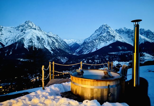 Chalet in Scuol - Bergchalet Flöna: Luxuriöses freistehendes 5 Zimmer-Chalet an der Pist mit Hotpot & Sauna Chalet in Scuol - Bergchalet Flöna: Luxuriöses freistehendes 5 Zimmer-Chalet an der Pist mit Hotpot & Sauna