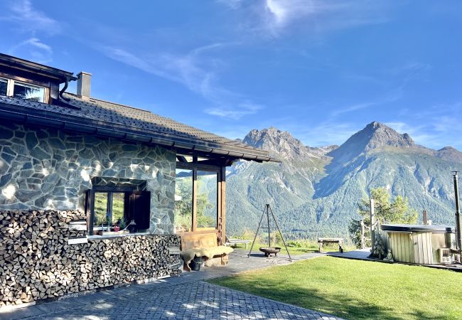 Chalet in Scuol - Bergchalet Flöna: Luxuriöses freistehendes 5 Zimmer-Chalet an der Pist mit Hotpot & Sauna Chalet in Scuol - Bergchalet Flöna: Luxuriöses freistehendes 5 Zimmer-Chalet an der Pist mit Hotpot & Sauna