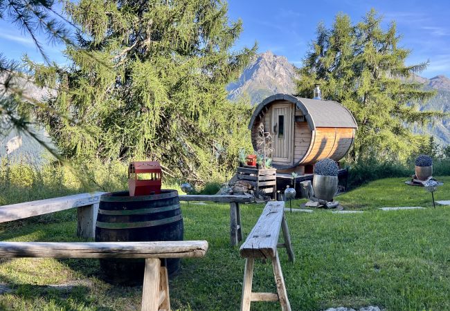 Chalet in Scuol - Bergchalet Flöna: Luxuriöses freistehendes 5 Zimmer-Chalet an der Pist mit Hotpot & Sauna Chalet in Scuol - Bergchalet Flöna: Luxuriöses freistehendes 5 Zimmer-Chalet an der Pist mit Hotpot & Sauna