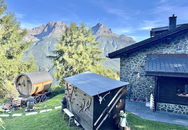 Chalet in Scuol - Bergchalet Flöna: Luxuriöses freistehendes 5 Zimmer-Chalet an der Pist mit Hotpot & Sauna Chalet in Scuol - Bergchalet Flöna: Luxuriöses freistehendes 5 Zimmer-Chalet an der Pist mit Hotpot & Sauna